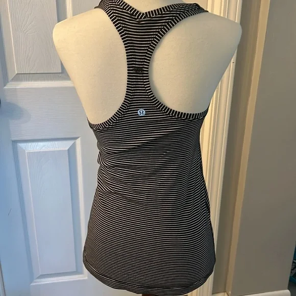 Lululemon sz 4 cool racer back tank - Picture 2 of 3